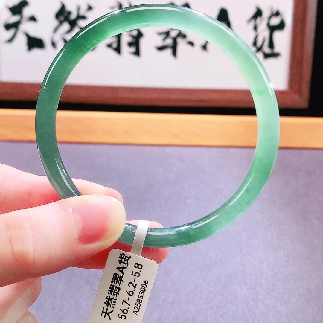 翡翠手镯未镶嵌天然翡翠