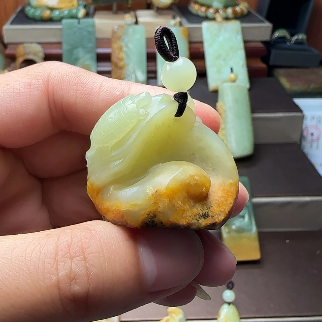 岫岩河磨玉（透闪石质玉）未镶嵌颈饰