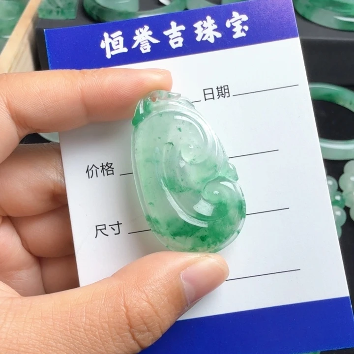 石英质玉未镶嵌颈饰