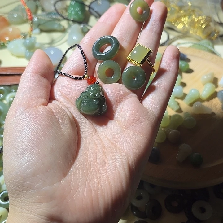 和田玉（糖玉）颈饰未镶嵌