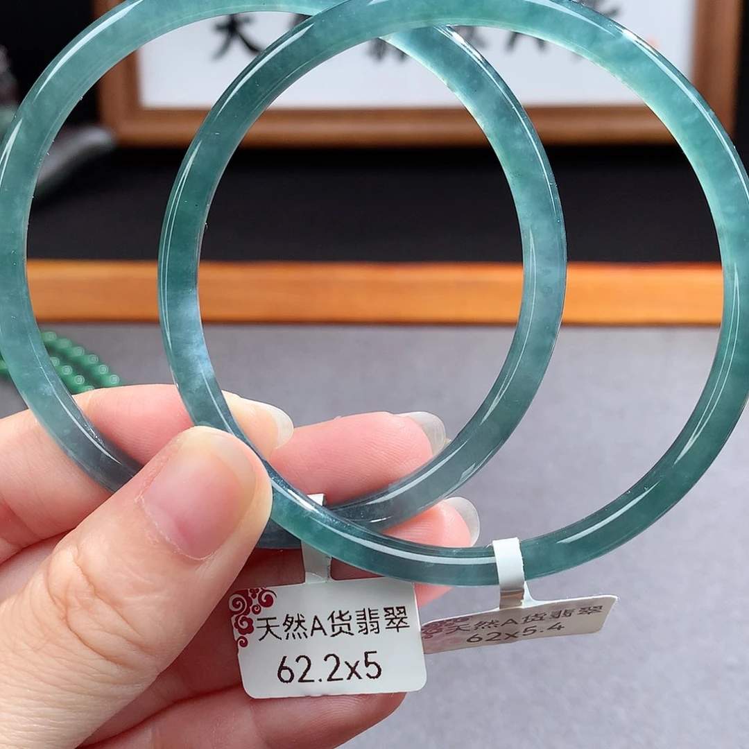 翡翠手镯（圆镯）未镶嵌B****.