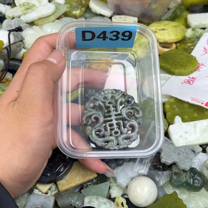 蛇纹石玉足银镀金镶嵌颈饰