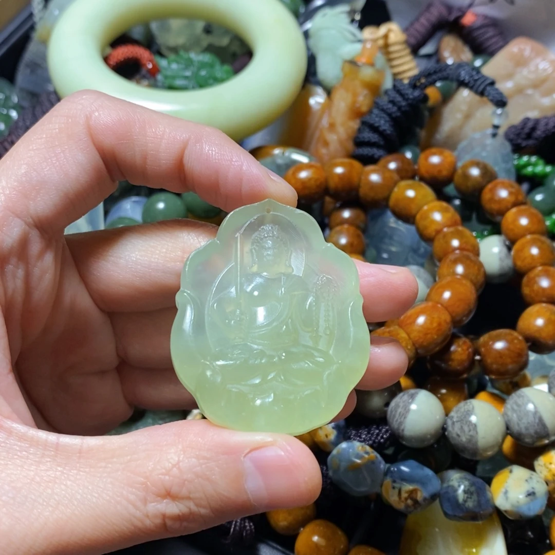 蛇纹石玉未镶嵌颈饰