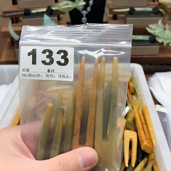 蛇纹石玉发饰合金月*