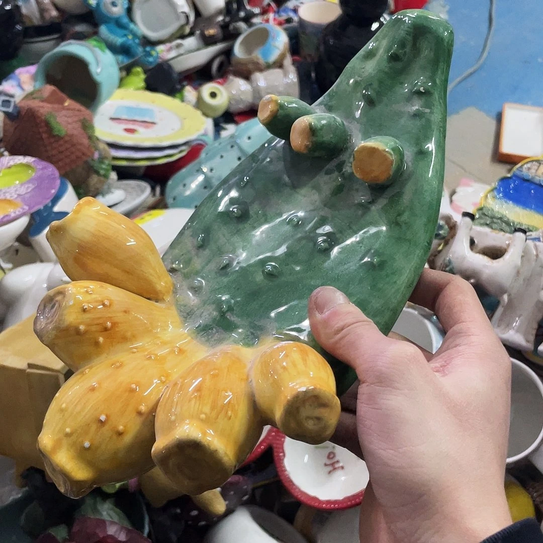 摆件   磕碰。封釉。