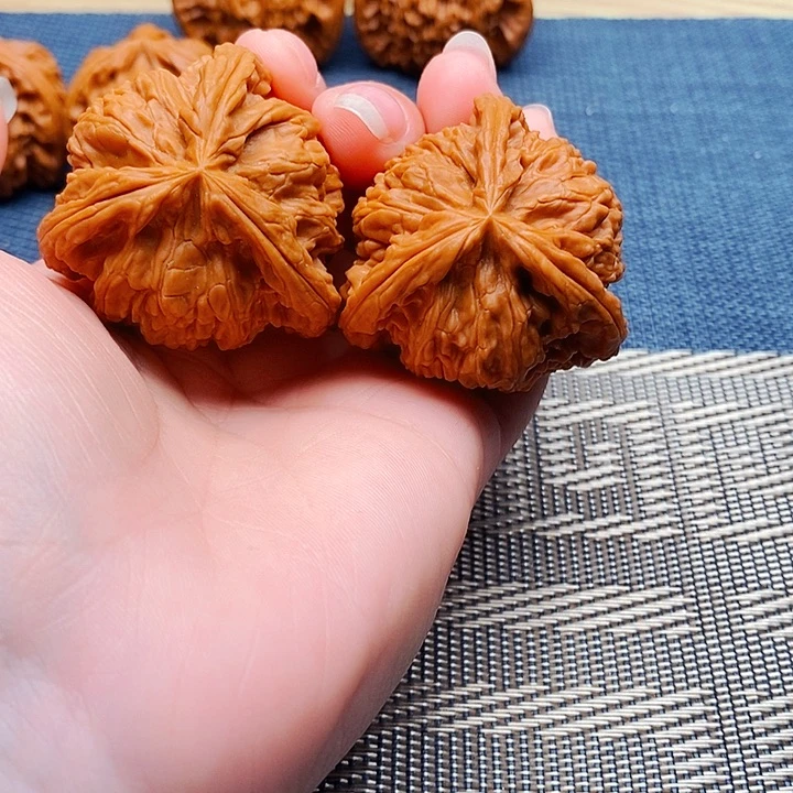 用***3文玩核桃吊坠三棱