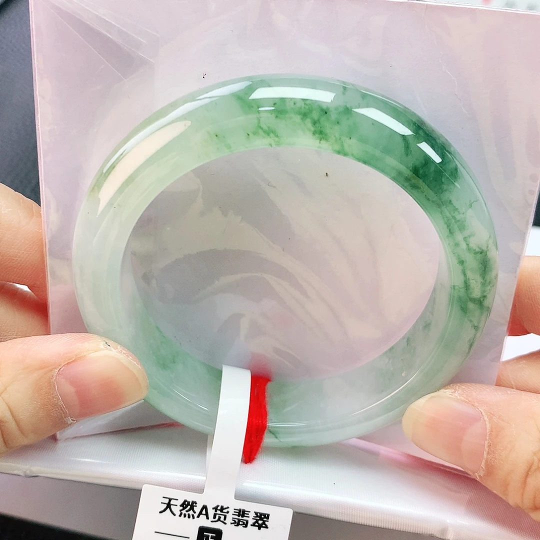 翡翠手镯未镶嵌51圈