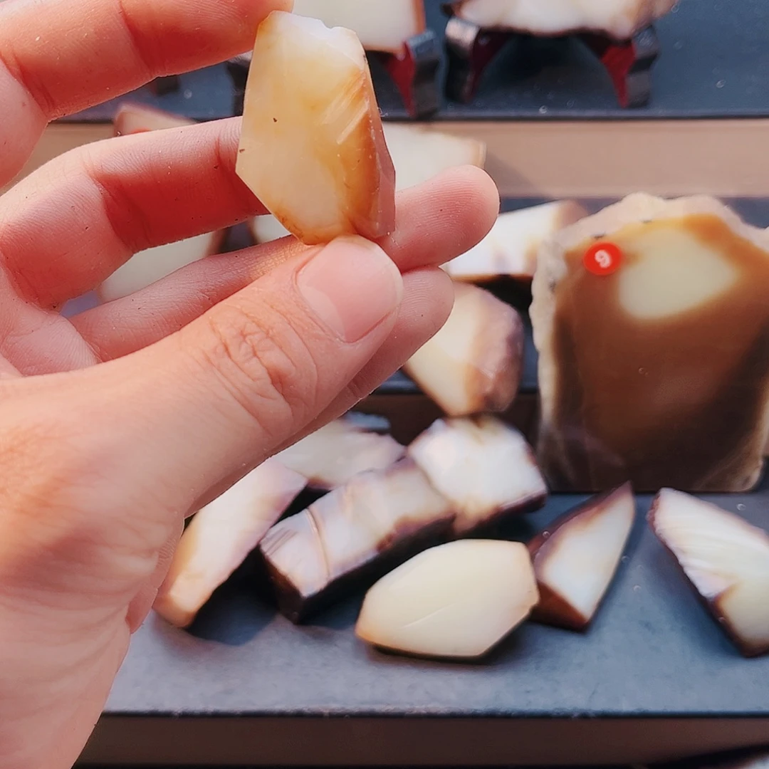 和田玉（糖玉）未镶嵌颈饰