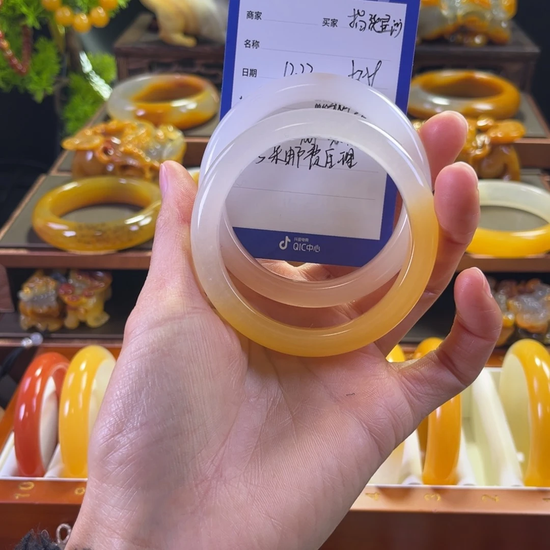 未镶嵌手镯石英质玉指**河