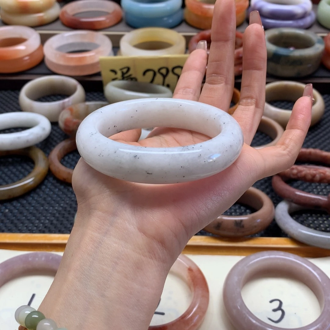 石英质玉手镯未镶嵌互*