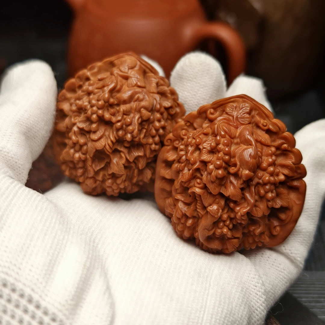 活动E248-1  松鼠葡萄文玩核桃雕刻把件