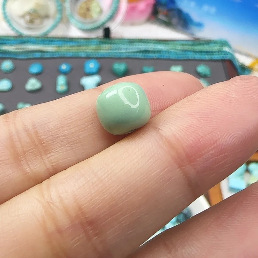 ****。绿松石未镶嵌配饰