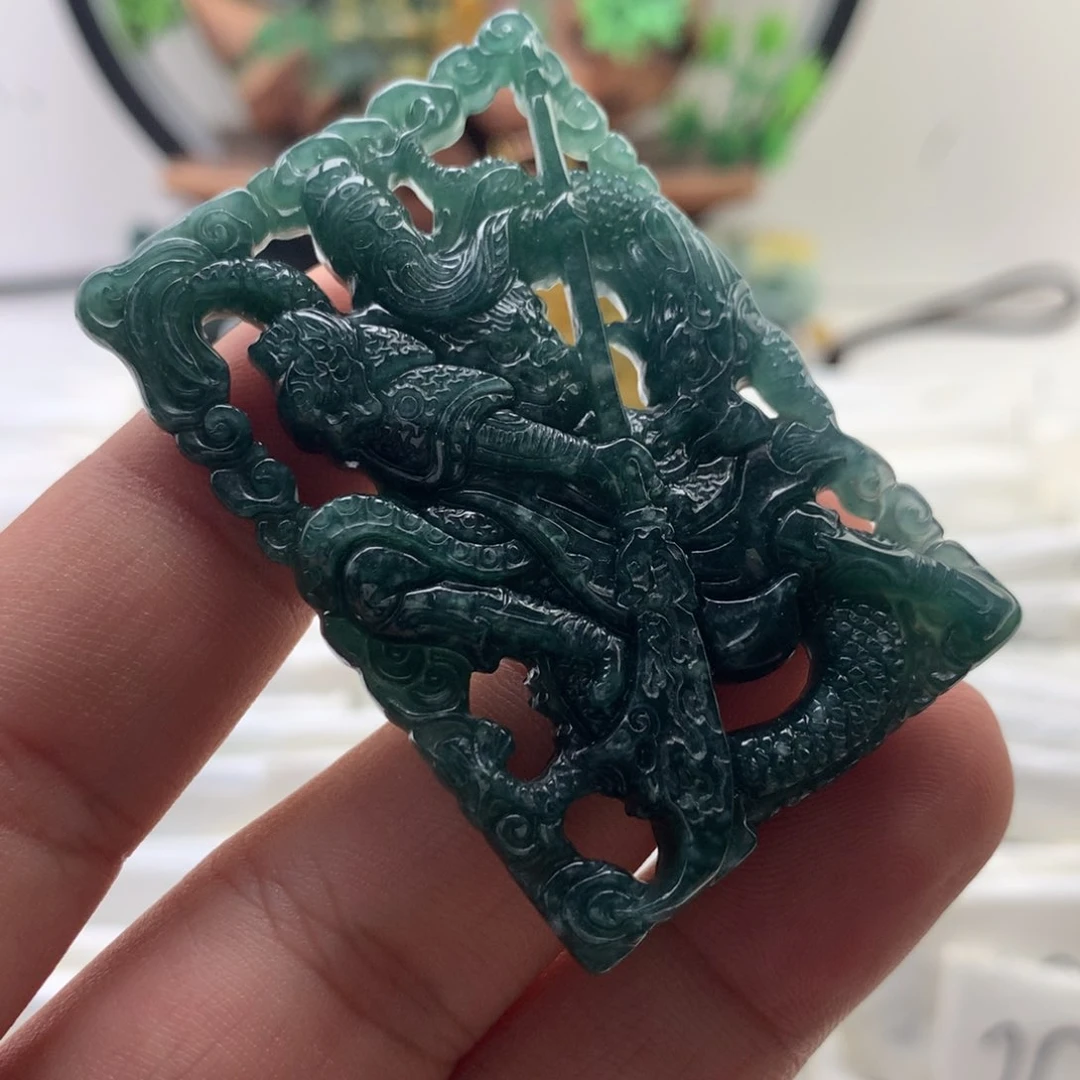 颈饰未镶嵌翡翠关公