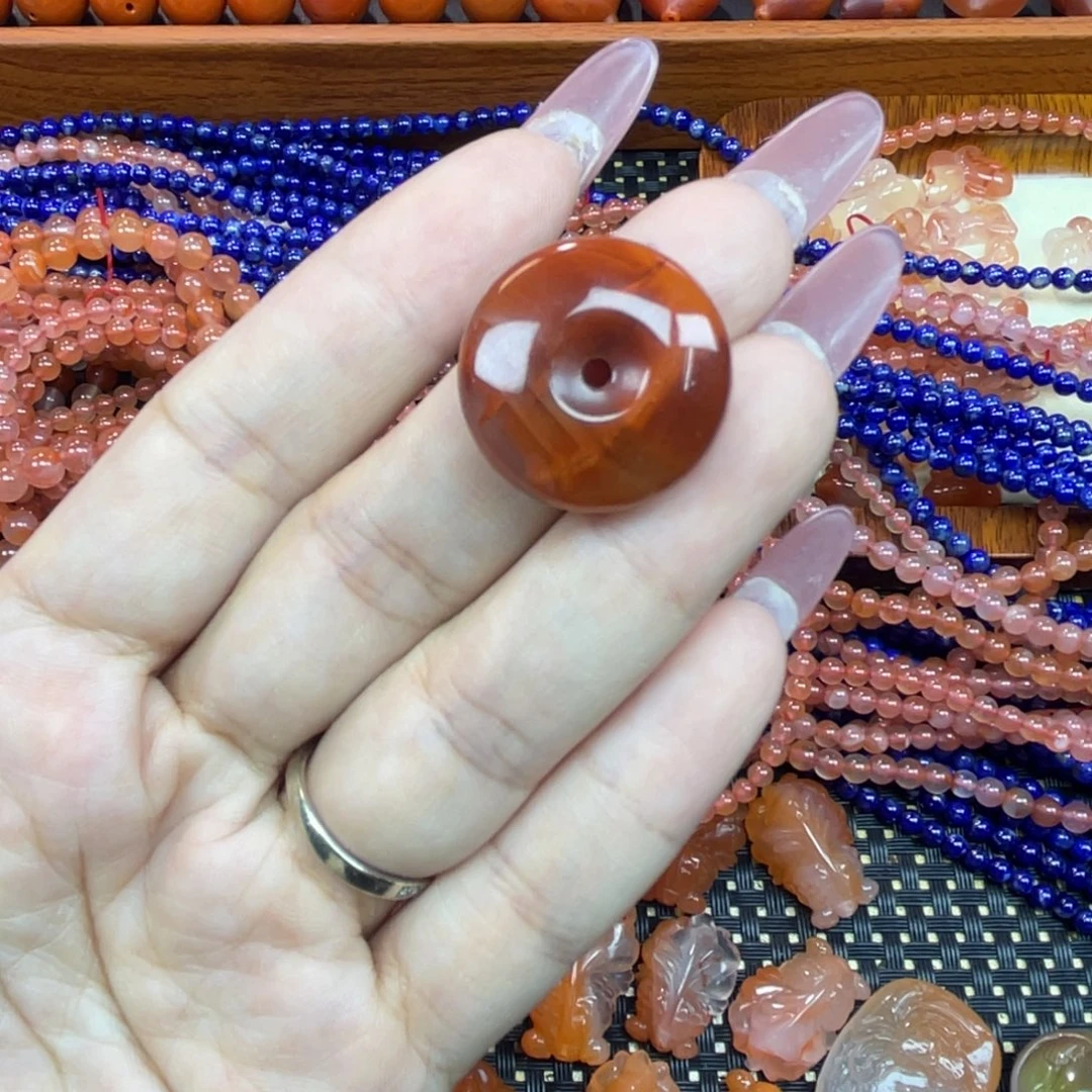 南红玛瑙未镶嵌颈饰平安扣