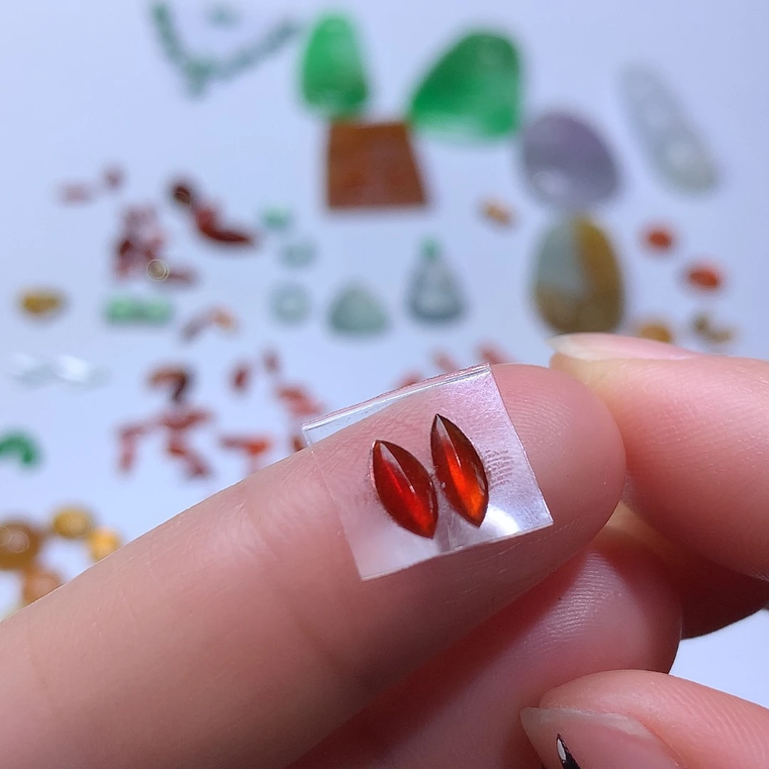 翡翠未镶嵌颈饰马眼