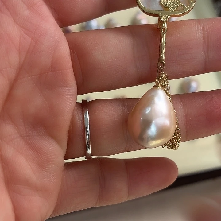 自***堂银S925镶嵌淡水珍珠耳饰