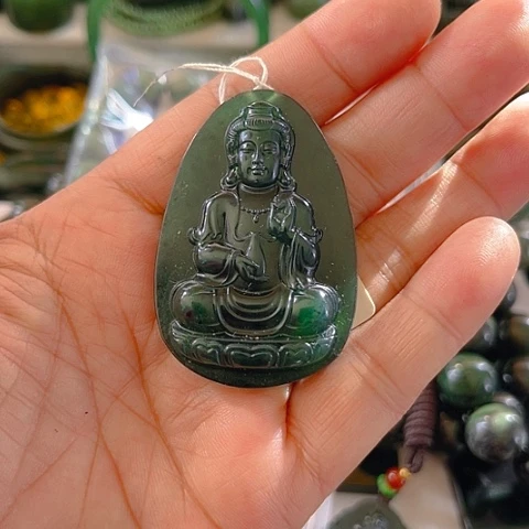 蛇纹石玉颈饰未镶嵌许*