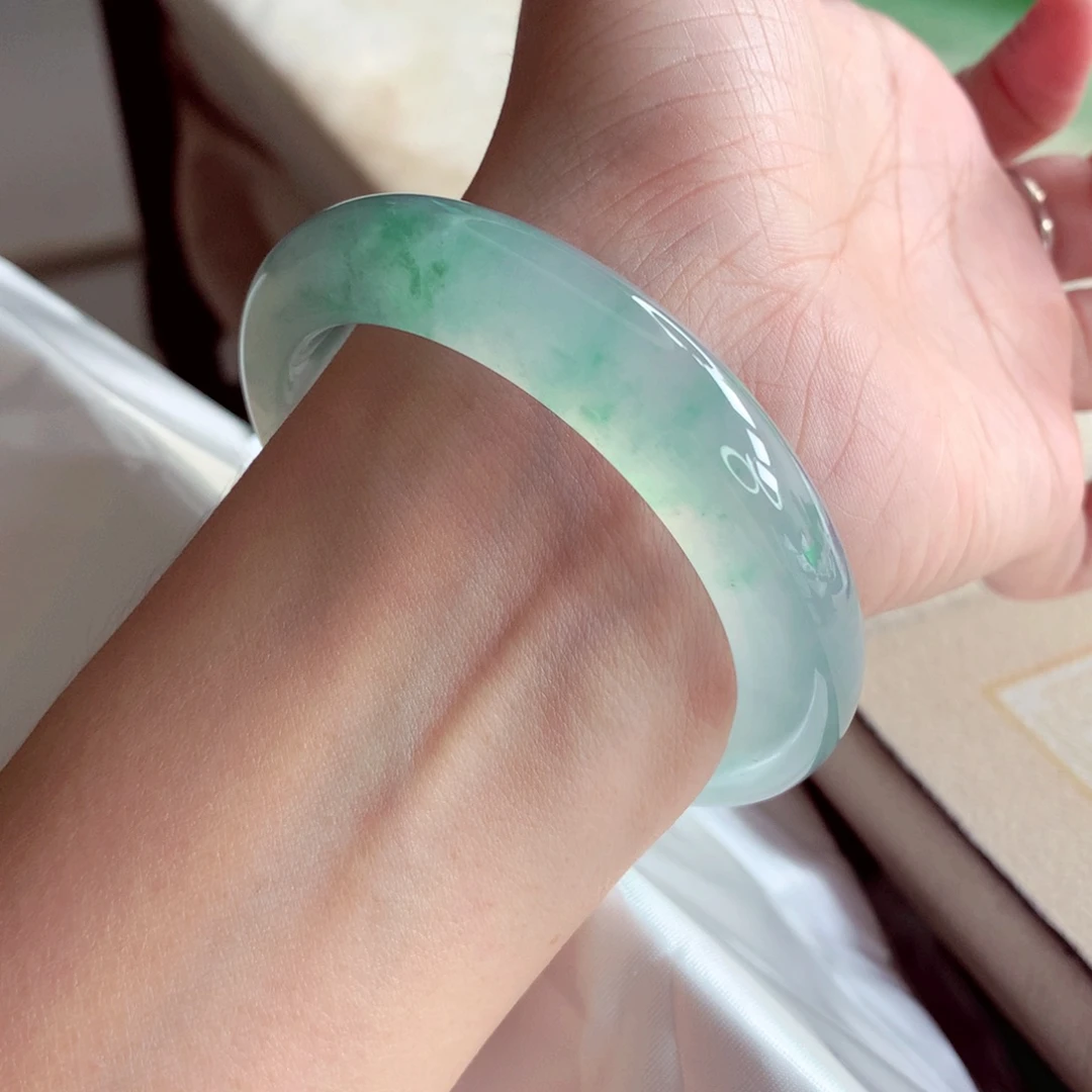 翡翠未镶嵌手镯56新货炸光高冰飘绿花珠宝感A