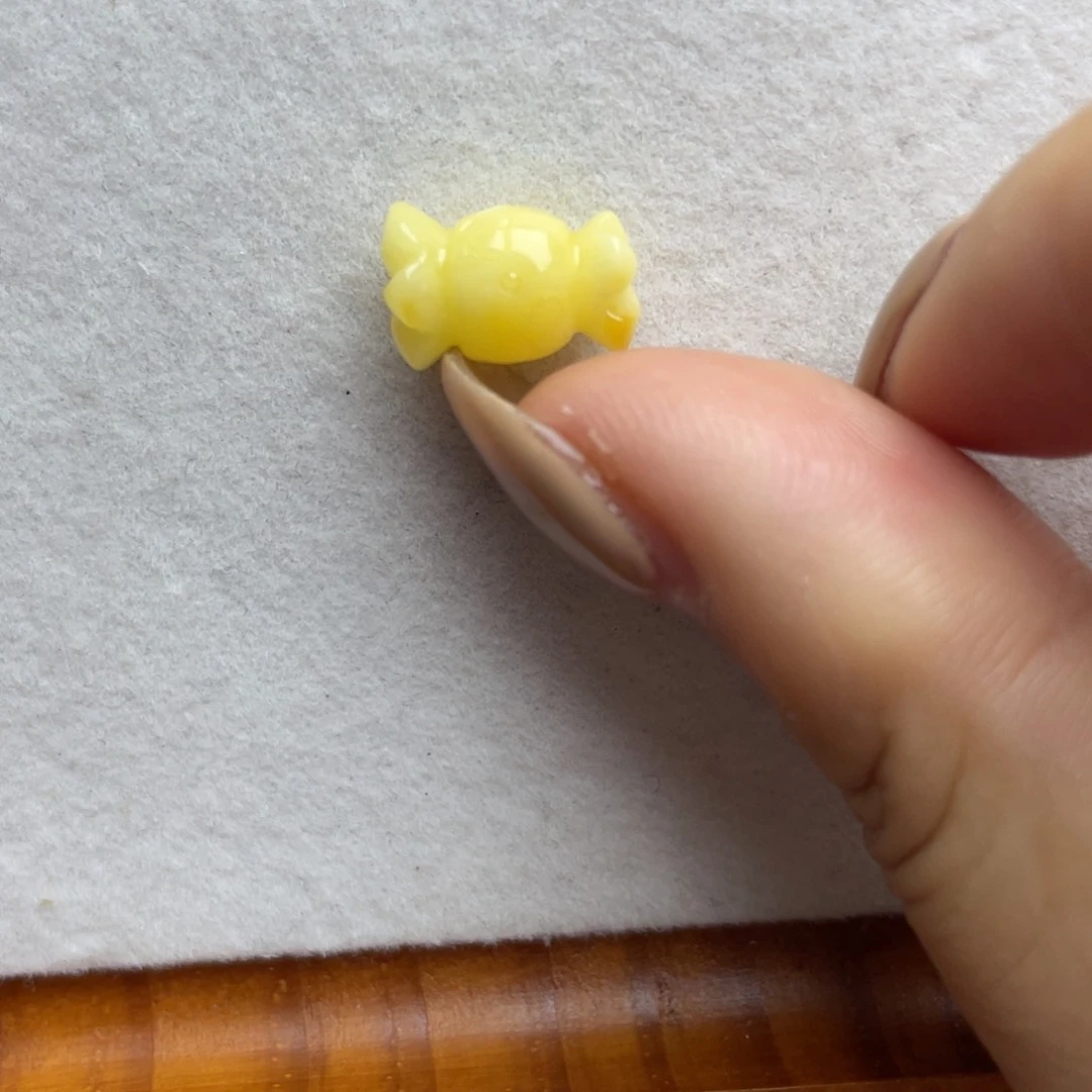 裸石琥珀未镶嵌白花糖果