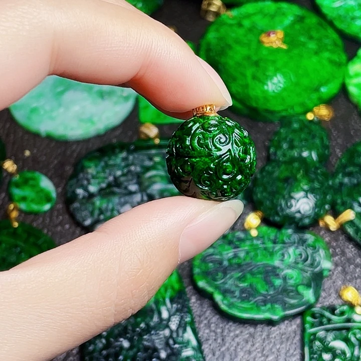 翡翠18K金镶嵌颈饰多样性