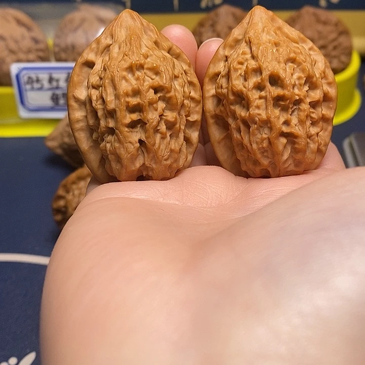 文玩核桃把件上古鸡心
