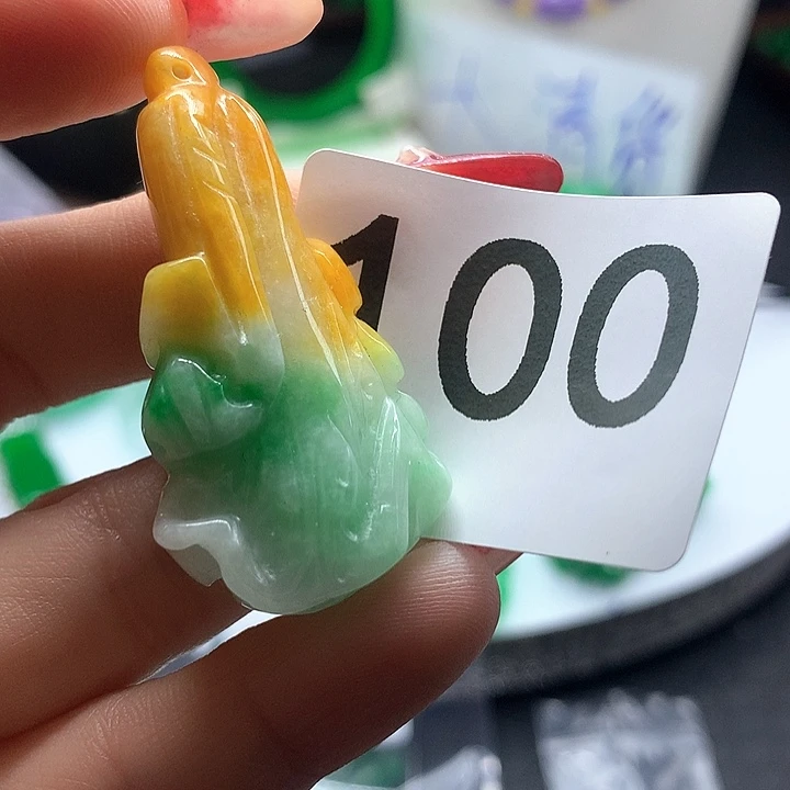 翡翠吊坠(赠链)未镶嵌