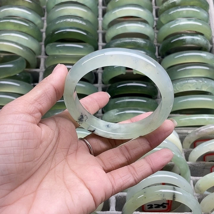 蛇纹石玉未镶嵌手镯233