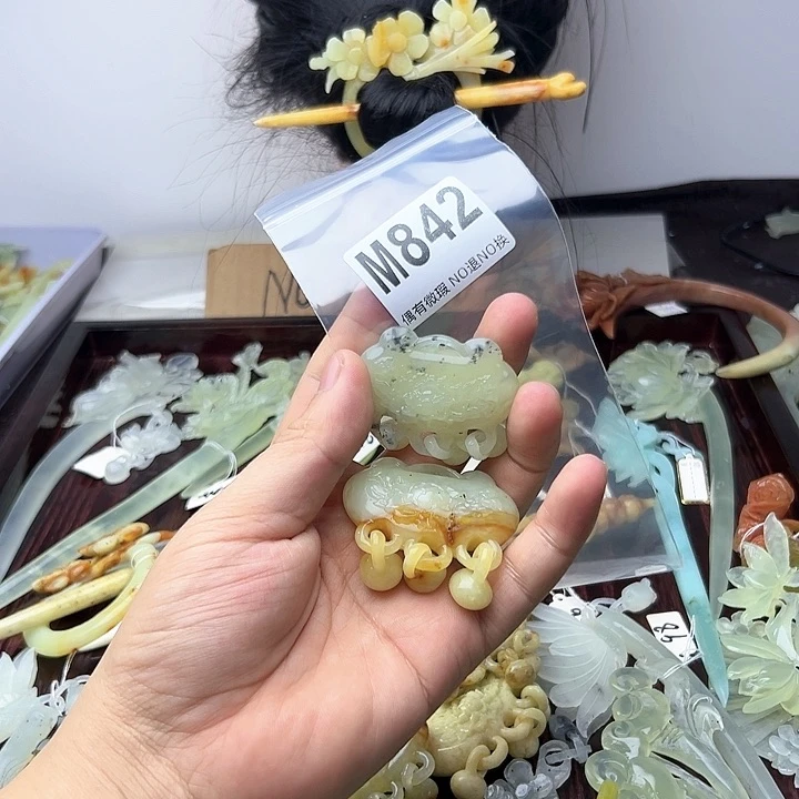 蛇纹石玉发饰合金鱼*