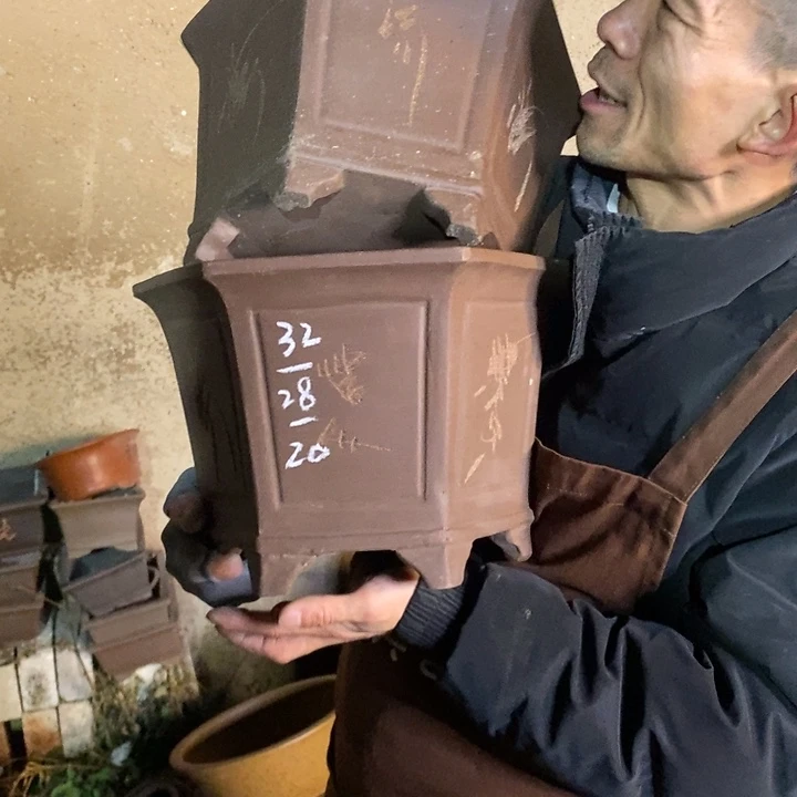 红陶紫砂艺术学院的学生