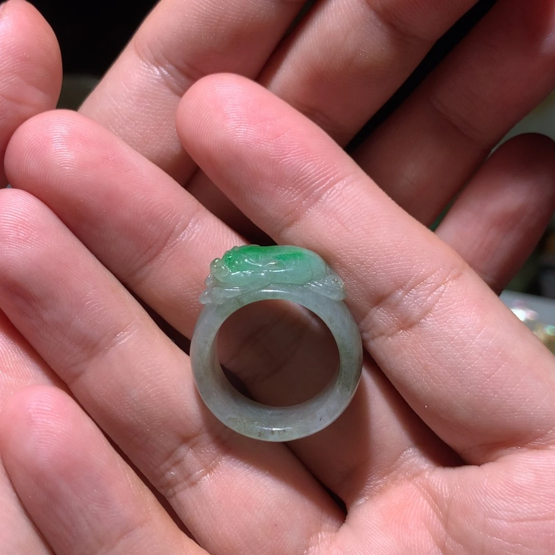 翡翠挂件未镶嵌勇****境