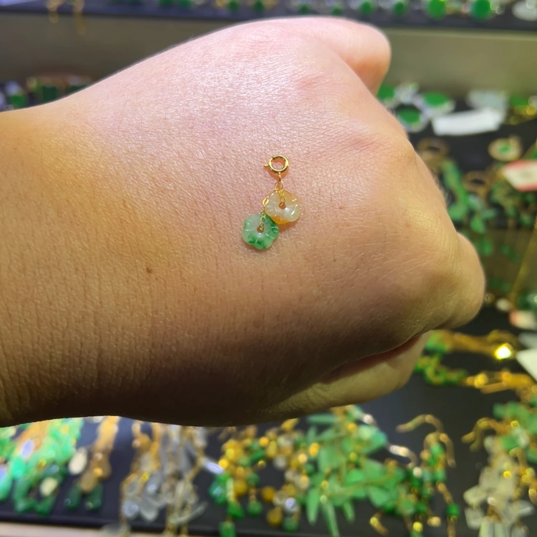 颈饰18K金镶嵌翡翠小滴溜