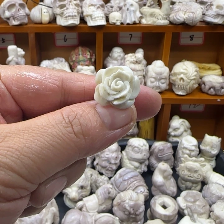 非金属配饰鹿角雕刻玫瑰花