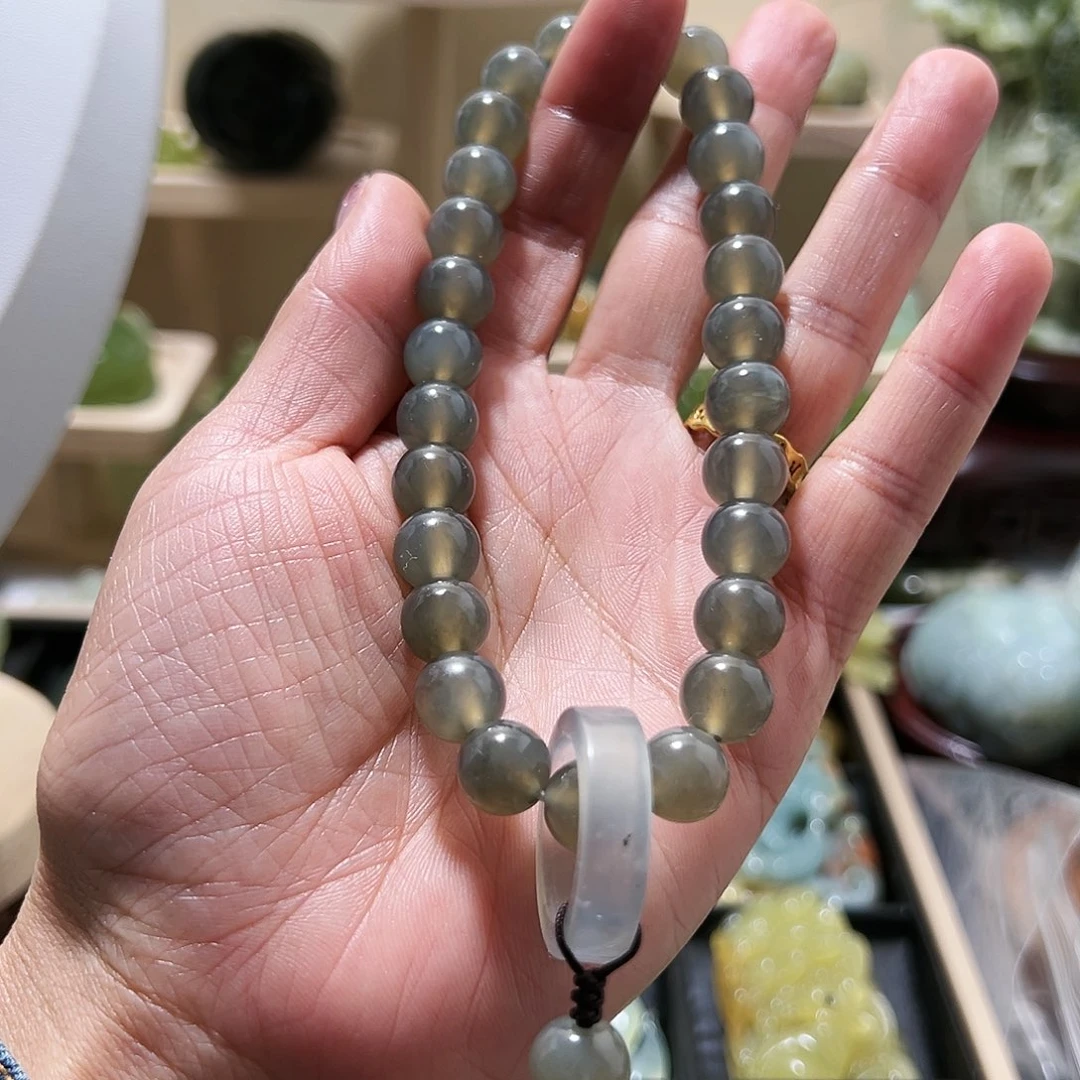 蛇纹石玉颈饰未镶嵌