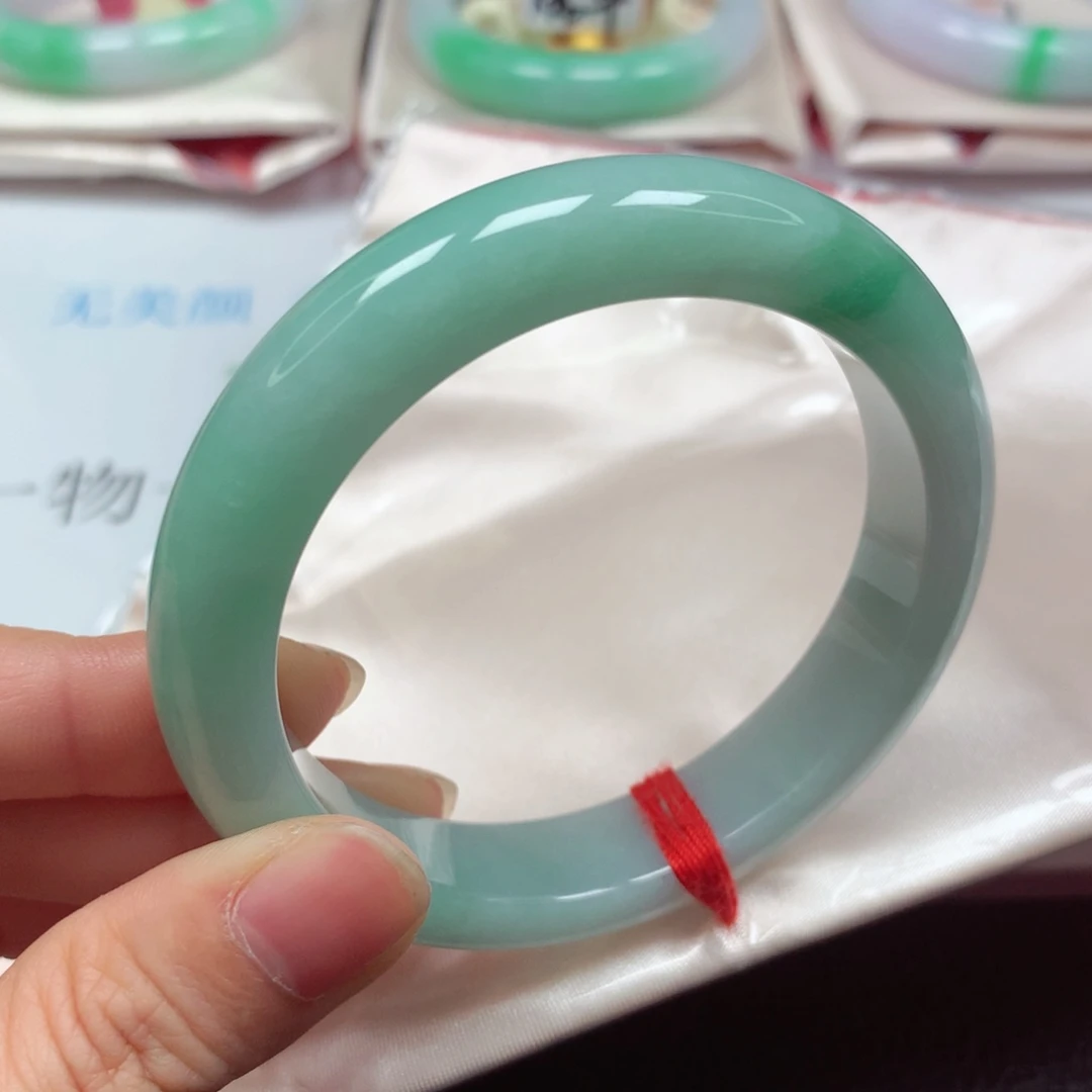 翡翠未镶嵌手镯细腻冰胶绿底飘阳绿5556