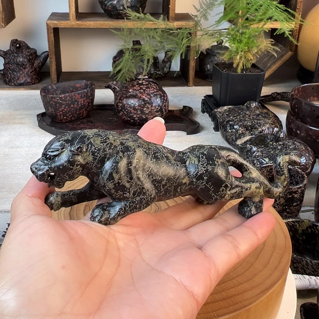 梅花玉青藤茶摆件