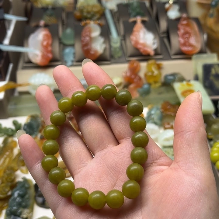 蛇纹石玉未镶嵌颈饰