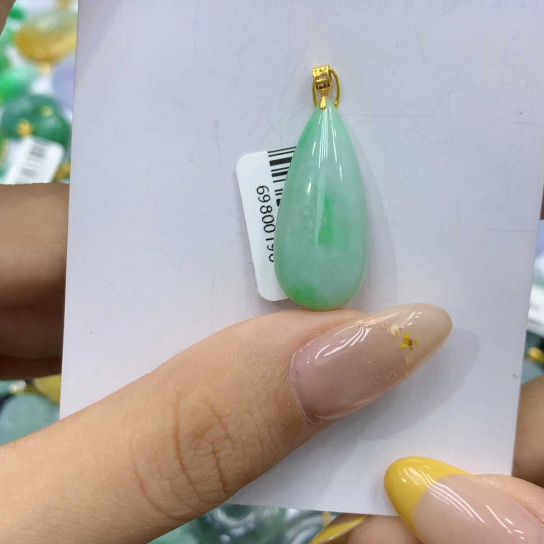 颈饰18K金镶嵌翡翠