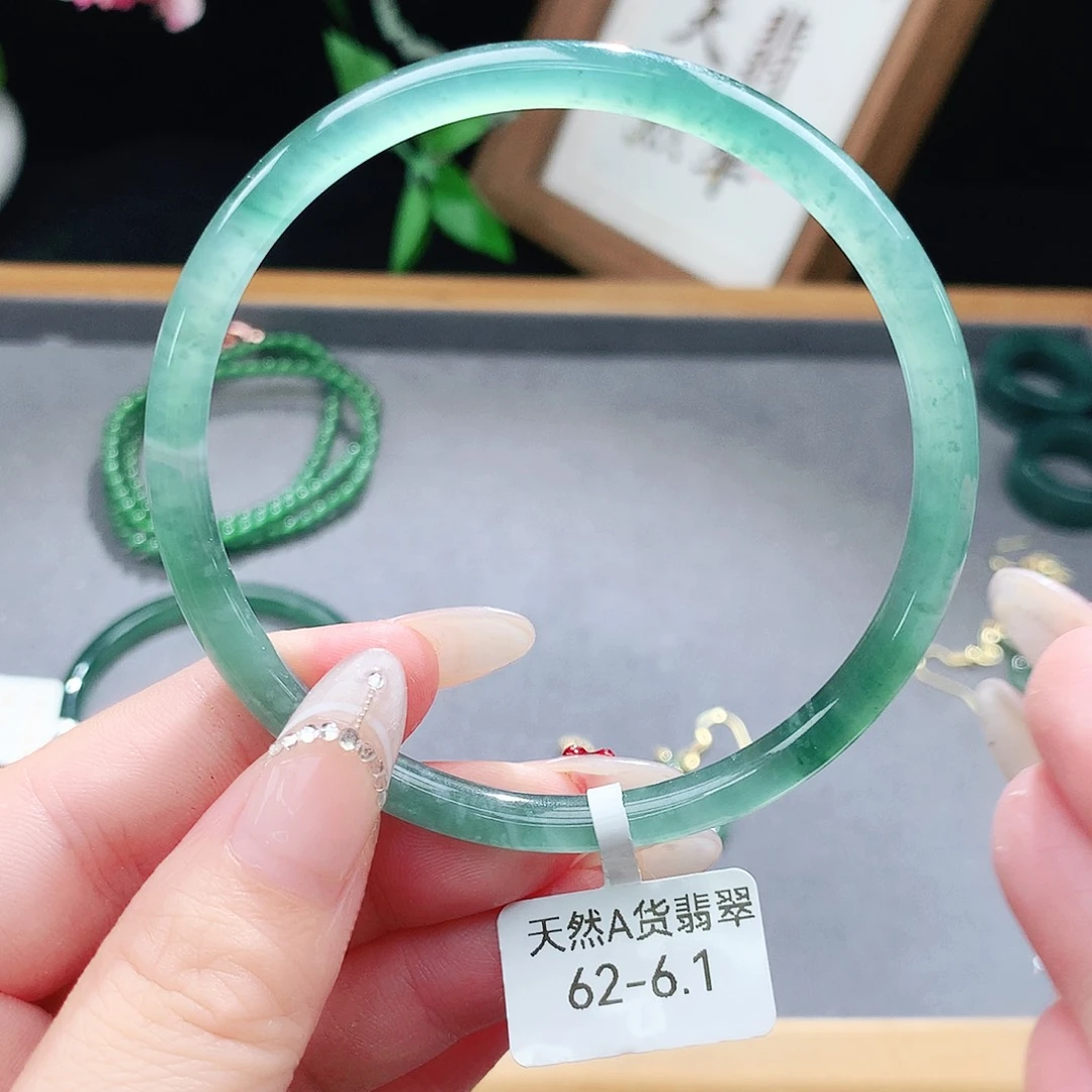 翡翠手镯(圆镯)未镶嵌