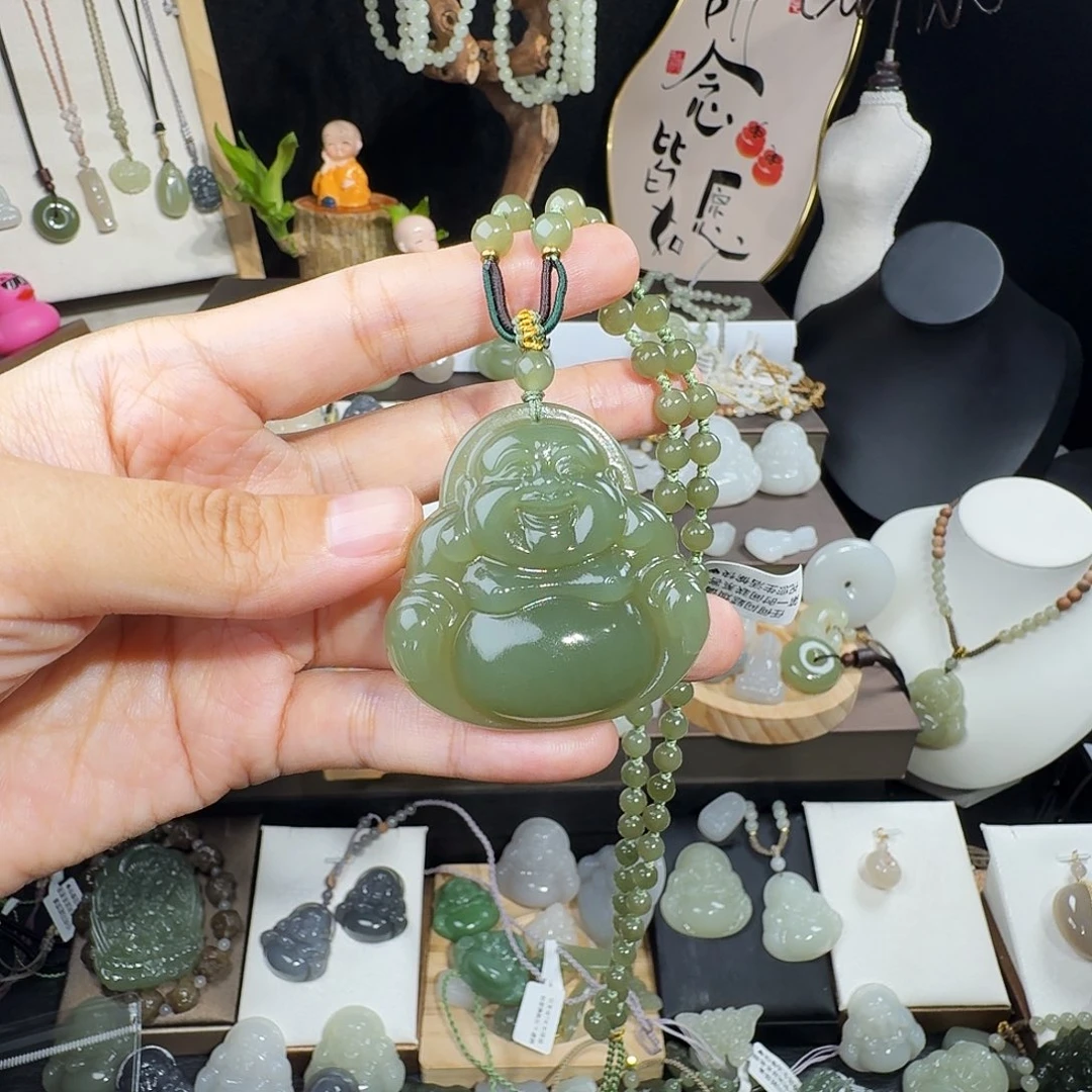 龙***。颈饰未镶嵌和田玉