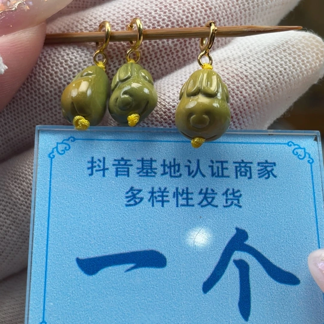 绿松石未镶嵌挂件