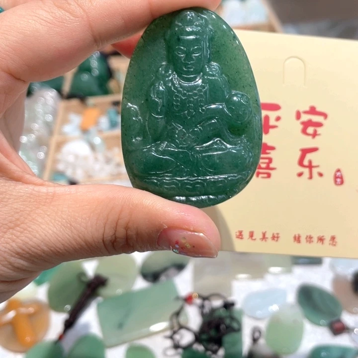 石英质玉未镶嵌颈饰微瑕