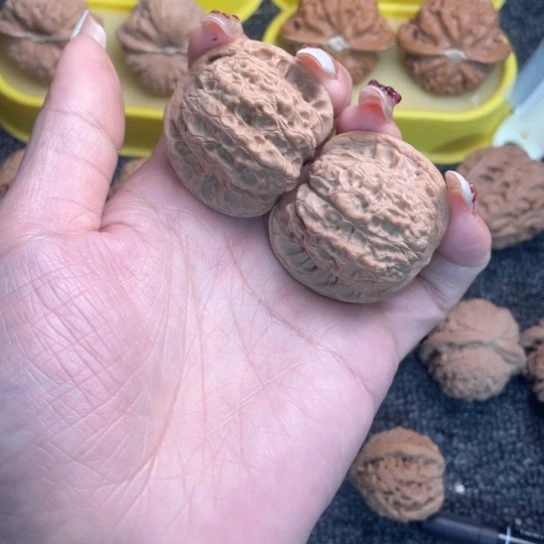 小***巴吊坠文玩核桃血麒麟109