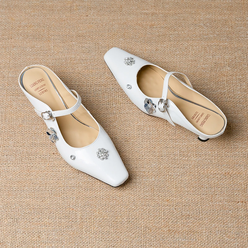 春夏新款女士外穿温柔风包头真皮一字半拖凉鞋LF630白色