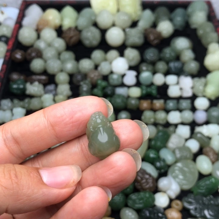 【闪购商品】和田玉未镶嵌颈饰一**月
