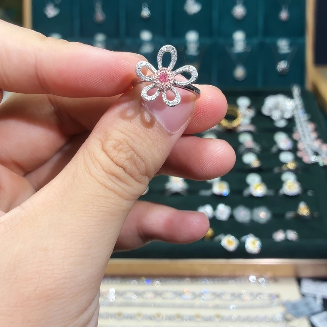 18K金镶嵌戒指/指环钻石戒指