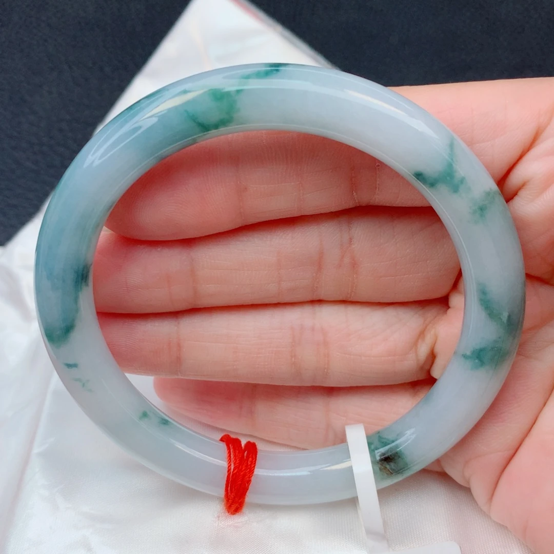 翡翠未镶嵌手镯56.6圆条 细糯化蓝紫底飘蓝花