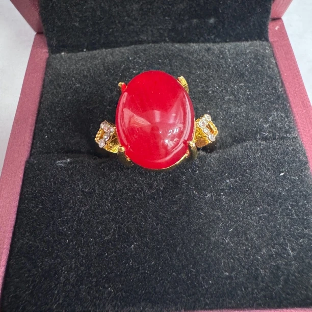 天然玉石鸽血红大蛋面戒指