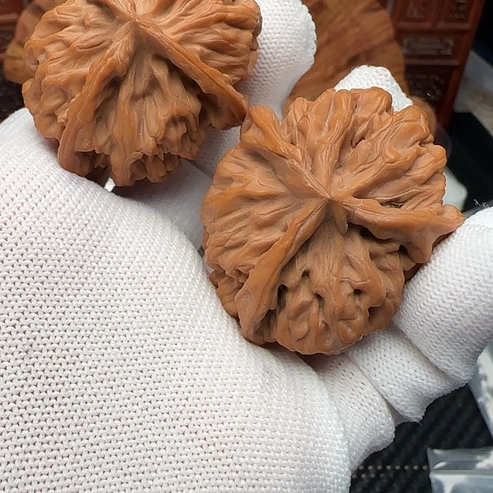 文玩核桃吊坠全品帝王三棱怀抱子