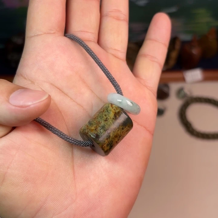 颈饰未镶嵌岫岩河磨玉（透闪石质玉）