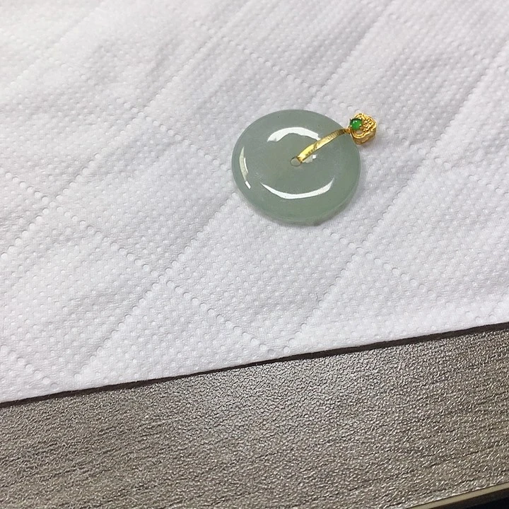 翡翠18K金镶嵌颈饰佛